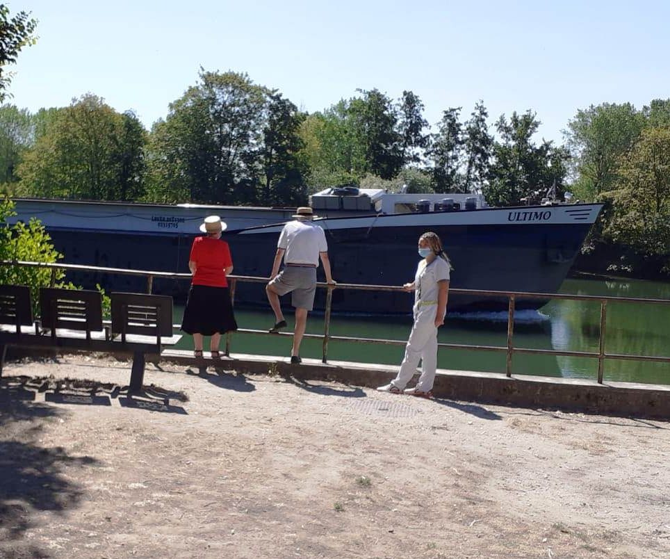 Le retour à la villa Fleurie, l’occasion de profiter du beau temps ensemble.